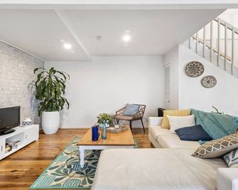 Oceano Heights Accom Holidays - Copacabana - Living room