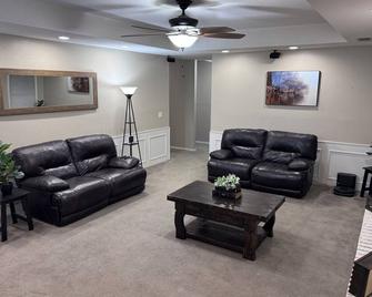 Charming 3 bed 2 bath full house - Pampa