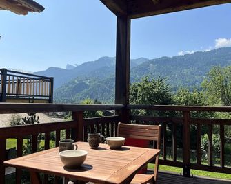 Bright T3 apartment for 4-6 people with WIFI and parking in Samoëns - Samoëns - Balcon