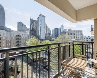 4BD Premium Family Apartment with Gym - Charlotte - Balcon