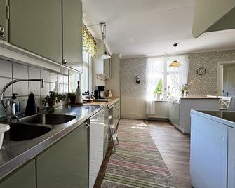 Charming and spacious villa near Lidköping - Lidköping - Küche