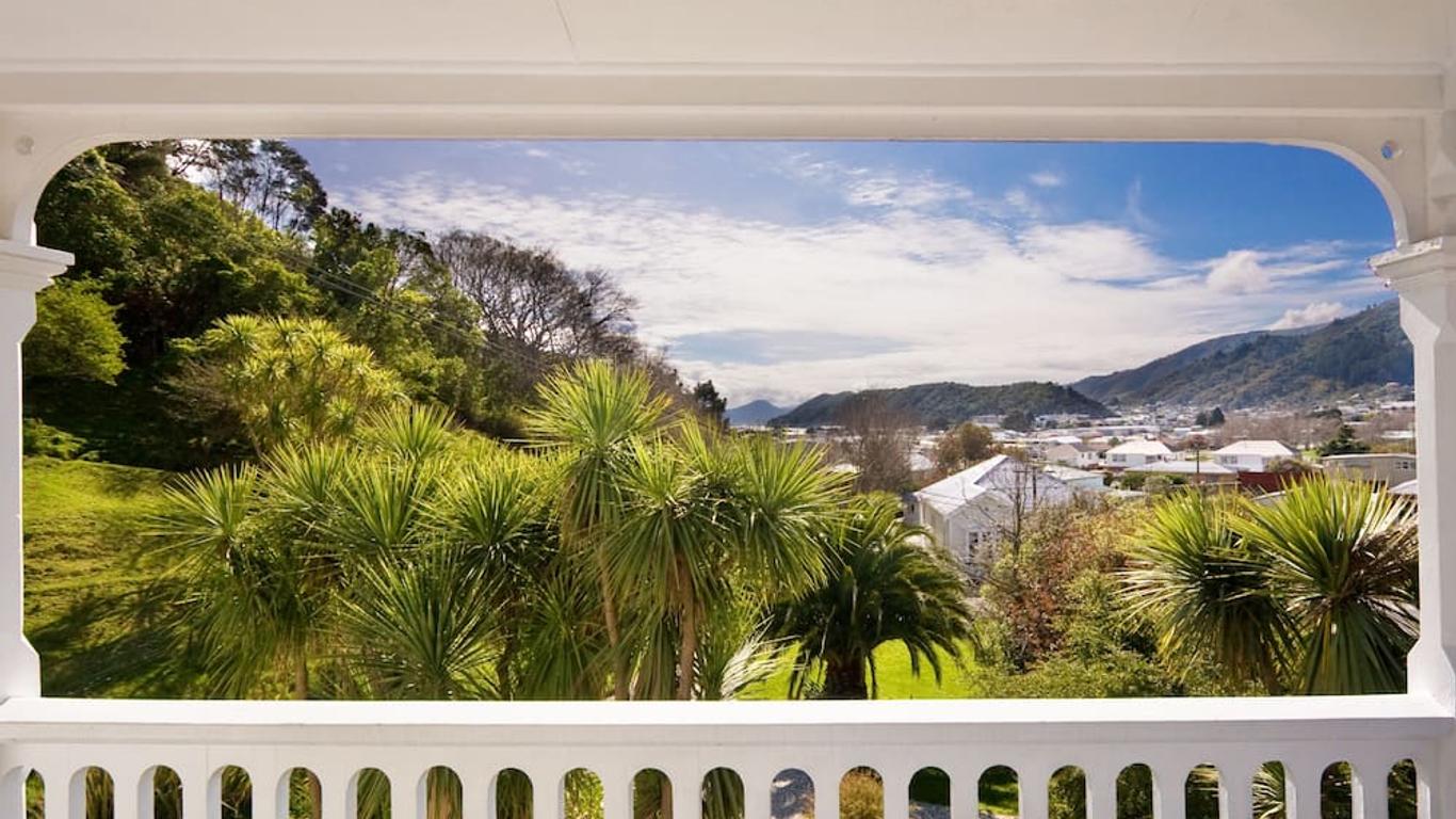 Sennen House Boutique Accommodation