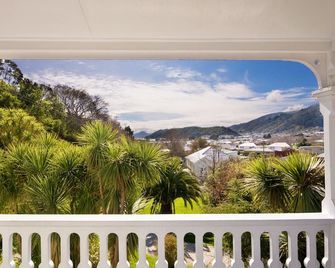 Sennen House - Picton - Balcony