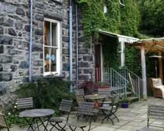 تريم هيفي بي آند بي آند سبا - دولجيلو - شرفة مرصوفة