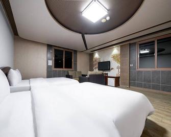 F1 Hotel - Mokpo - Habitación
