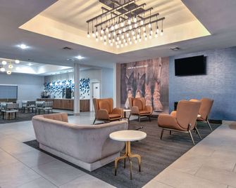 La Quinta Inn & Suites by Wyndham Decatur - Decatur - Лаунж