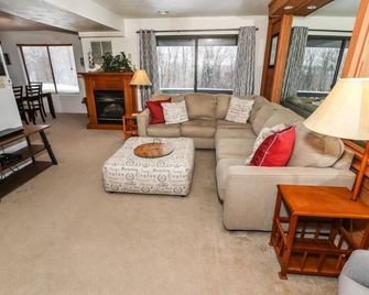 Seven Springs Stoneridge 3 Bedroom Standard Condo, Mountain Views! condo - Champion - Sala de estar