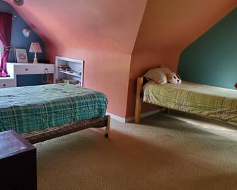 Spacious Private Home close to Lake Michigan - Benton Harbor - Bedroom