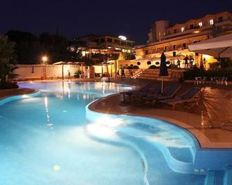 La Felce Imperial - Diamante - Pool