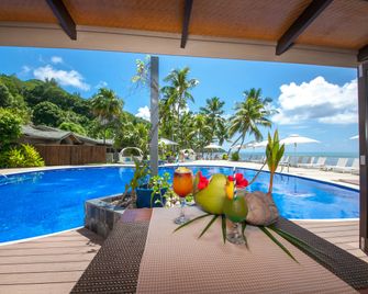 كوكو دو مير هوتيل آند بلاك باروت سويتس - Grand'Anse Praslin - حوض السباحة