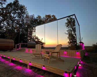 Arkansas Mirror House - Conway - Patio