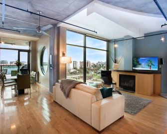 Fabulous Ultra Modern Harbourview Getaway Downtown - Victoria - Sala de estar