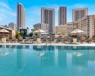 Infinite View Balcony Pool Near Beach - Hallandale Beach - Piscina