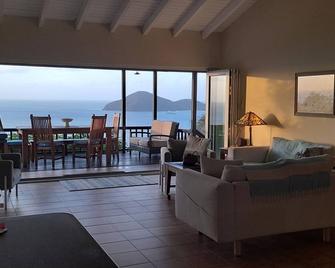 SeaChange Villa - A Modern Home for Family Vacations. - West End - Salon