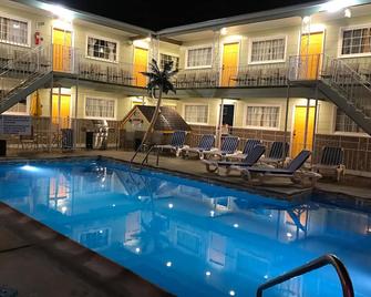 Sunrise Inn - Wildwood - Zwembad