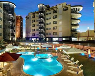Protea Hotel by Marriott Kampala Skyz - Kampala - Pool