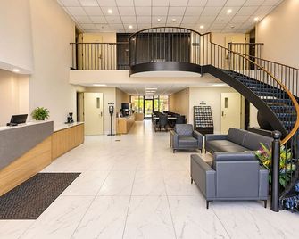 Gold Vault Inn - Radcliff - Salónek