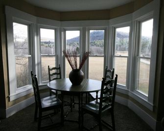 5 miles to Okemo/Ludlow, 25 Acre Playground, Great Ski or Summer Rental - Cavendish - Comedor