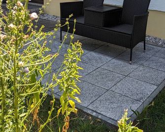 Apartment with garden & BBQ - Peißenberg - Patio