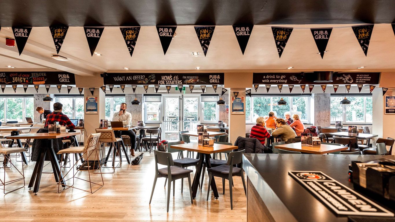 فيليدج هوتل مانشيستر تشيدل