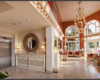 Hotel Versalles - Granja de Rocamora - Lobby