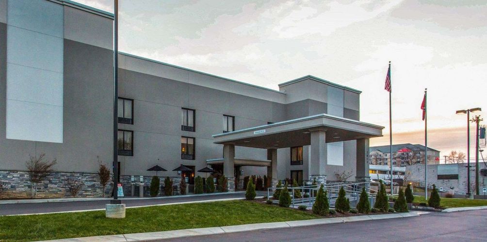 Quality Suites Nashville Airport 89 1 3 7 Nashville Hotel Deals Reviews Kayak