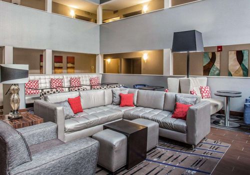 Quality Suites Nashville Airport 89 1 3 7 Nashville Hotel Deals Reviews Kayak