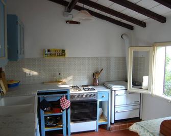 A farmhouse in Tuscany for holidays and retreats - Piteccio - Cocina