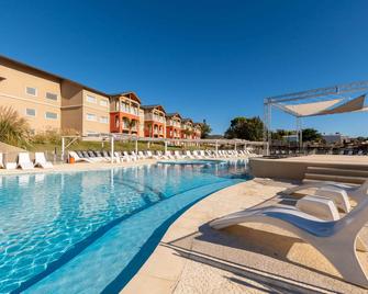 Howard Johnson by Wyndham Villa Carlos Paz - Villa Carlos Paz - Pileta