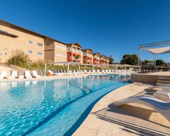 Howard Johnson by Wyndham Villa Carlos Paz - Villa Carlos Paz - Uima-allas
