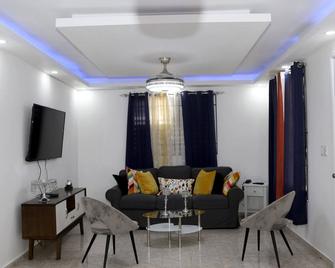 Cheerful 3-bedroom home close to lakes and beaches between Nagua and Cabrera - Nagua