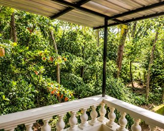 Hotel Candolim Aloft - Candolim - Balcony