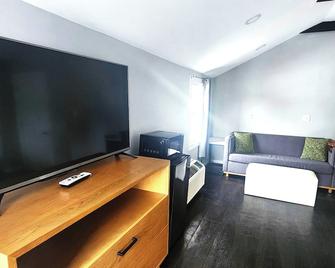 Penn Lodge Hotel & Suites - Feasterville-Trevose - Вітальня