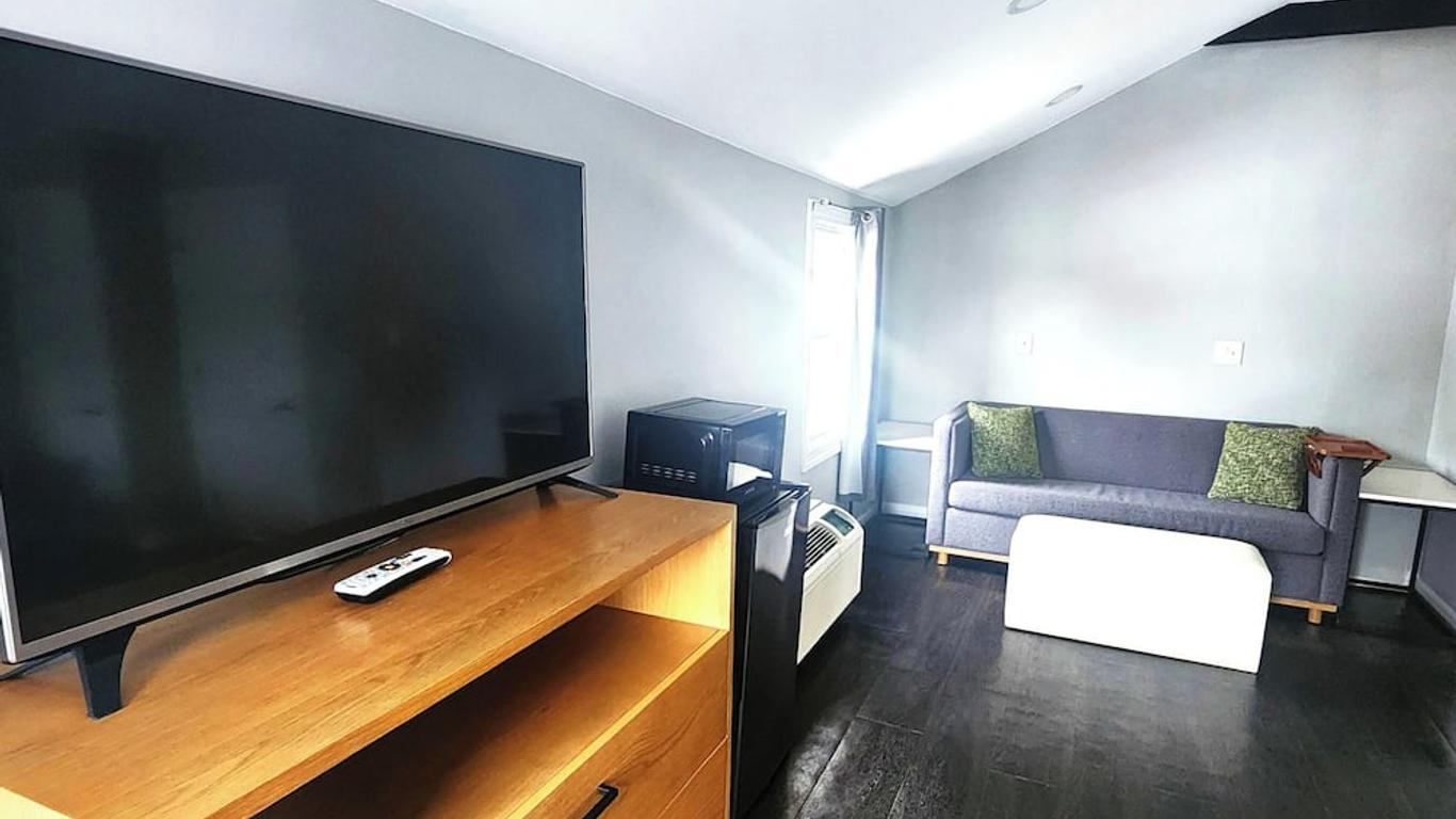 Penn Lodge Hotel & Suites