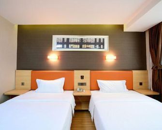 7 Days Premium (Chongqing Yangjiaping Pedestrian Street Center) - Chongqing - Habitación