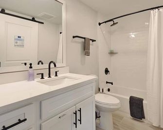 Fun Cozy 1 Br King Apts - 1 25 Mile Walk To Tiaa Bnk Fld - Jacksonville