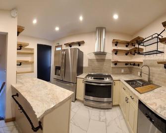 Gladstone: 3-Bedroom - Home + Loft - Sault Ste Marie