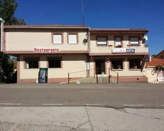 Hostal Atila - Ricobayo - Building