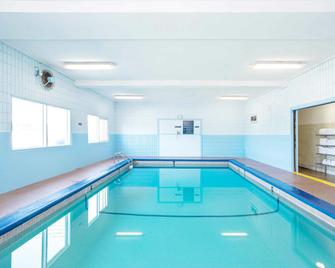Sandman Inn Cranbrook - Cranbrook - Pool
