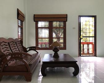 Peaceful Vacation House Near Patong Beach - Kathu - Living room