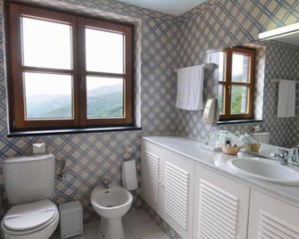 Inatel Piódão Hotel - Piódão - Bathroom
