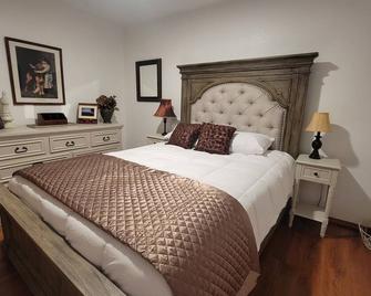 Spacious small town retreat with inground pool and privacy fence. - Frederick