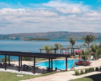 Riviera Capitólio Hotel - קאפיטוליו - בריכה