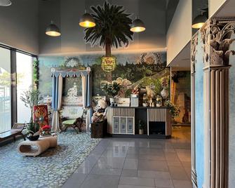 ibis budget Nîmes Centre Gare - נים - בניין