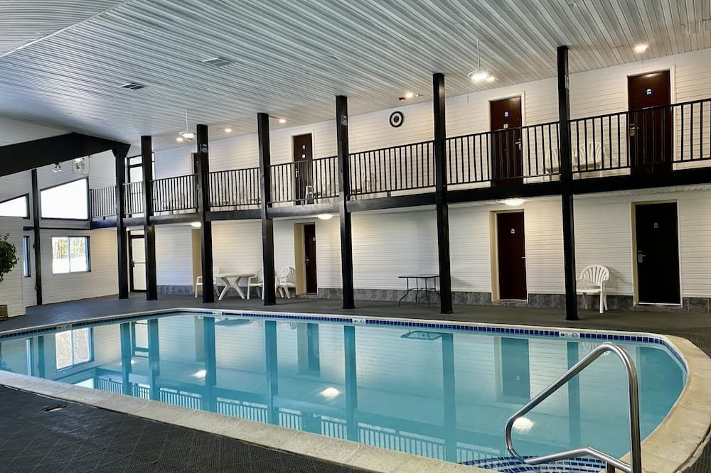 Beacon Inn and Suites - Lincoln - Havuz