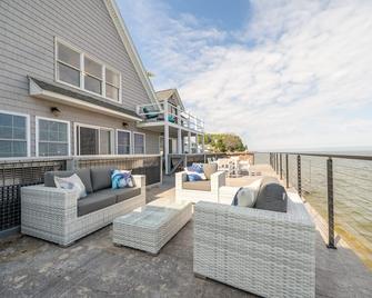 Lake Ontario Sleeps 16 Breathtaking sunset views - Rochester - Balcony