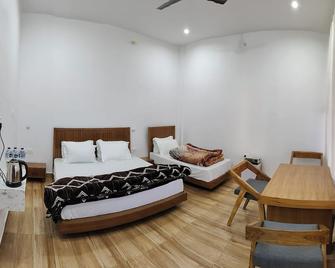 Hasuli Hotel - Chopta - Bedroom