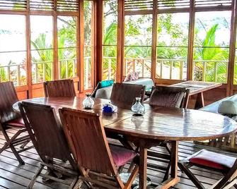 Ocean view queen suit with private bathroom - Isla Solarte - Restaurante