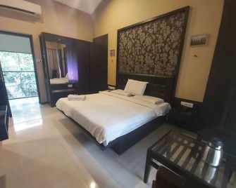 Purohit Holidays Resort - Lonavala - Bedroom
