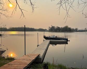 Waterfront Cabin on Bostic Bay - Baudette